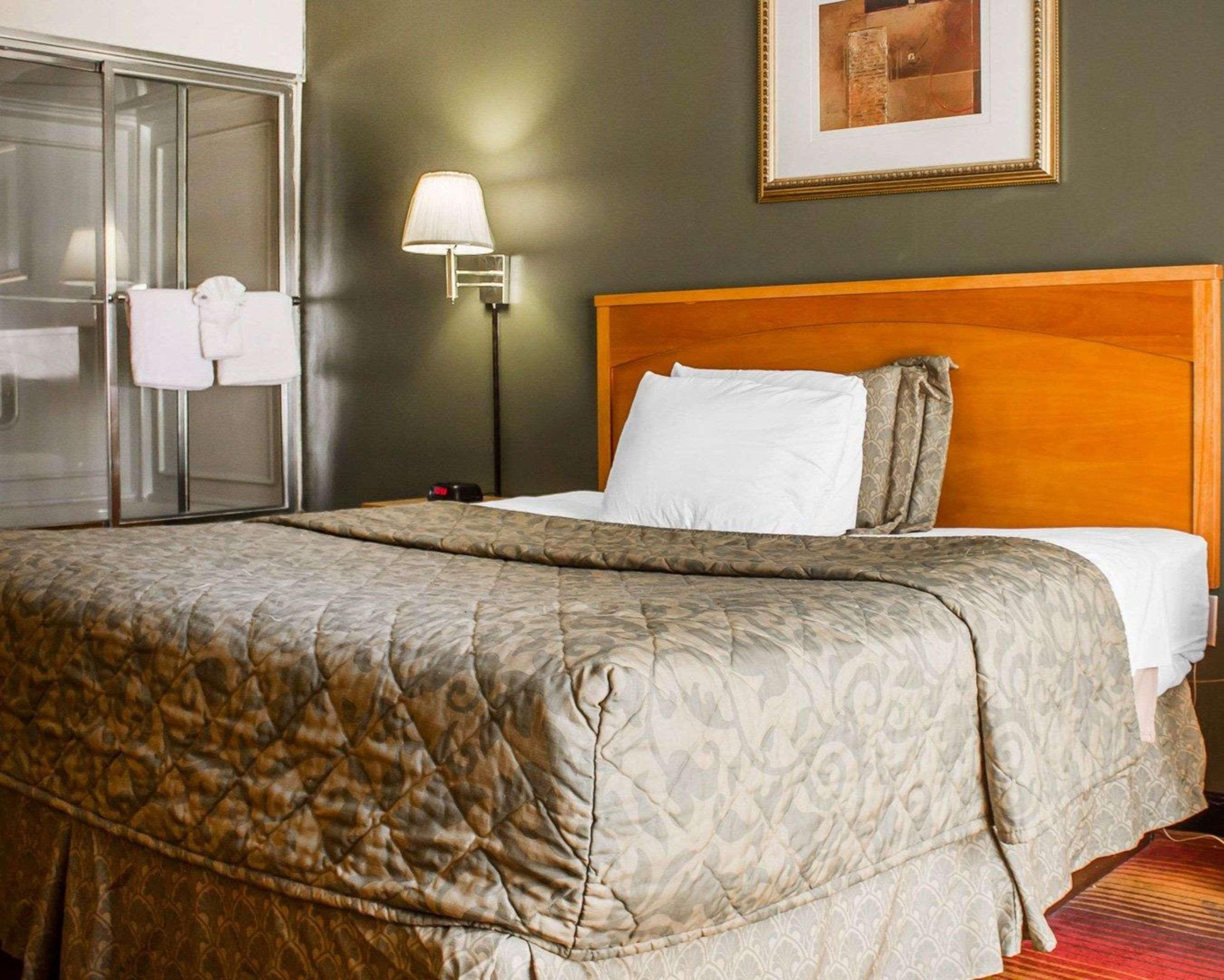 Rodeway Inn Huntington Station - Melville Luaran gambar