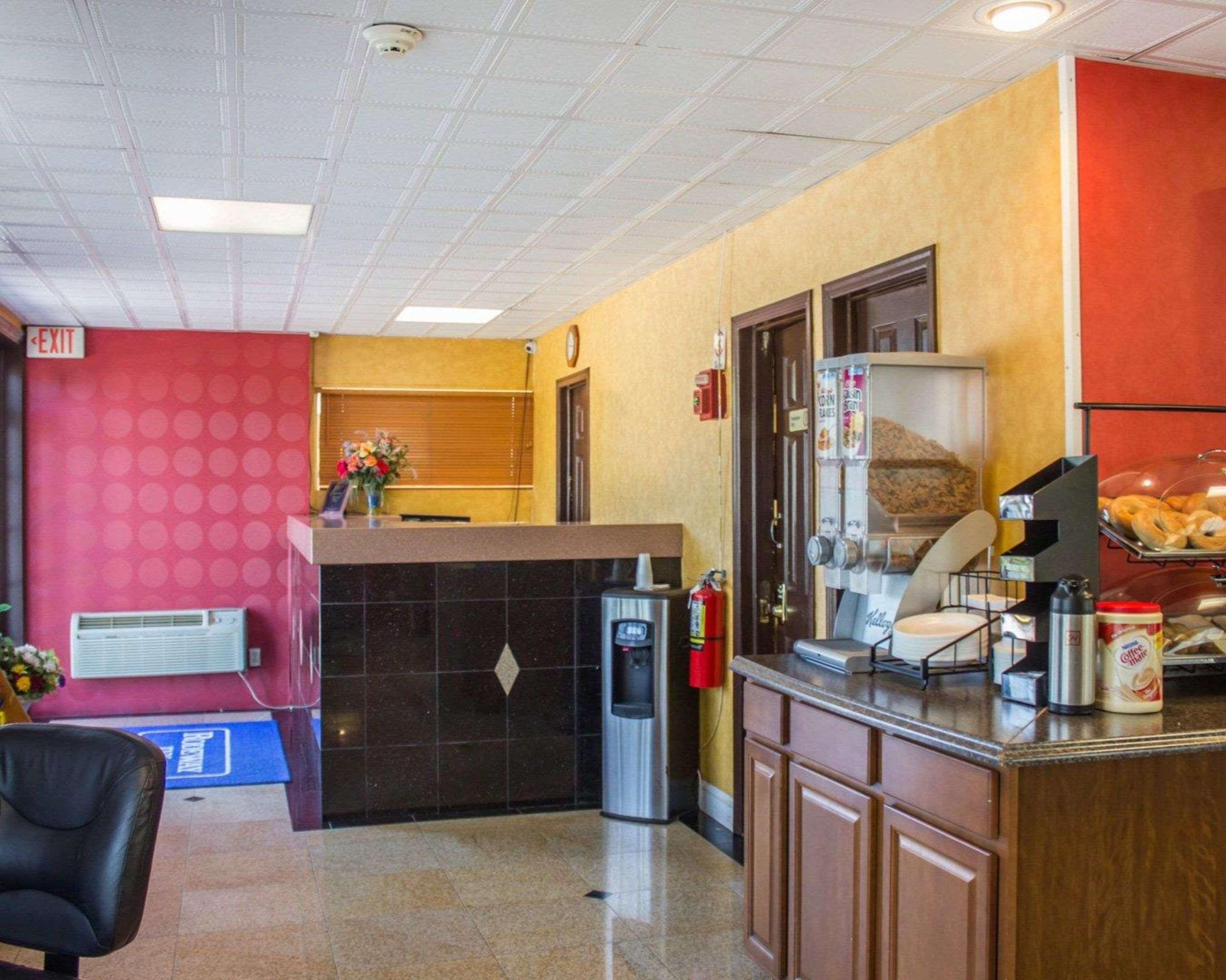 Rodeway Inn Huntington Station - Melville Luaran gambar